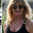 Goldie Hawn si i po sedmdesátce může dovolit chodit bez podprsenky, ale co ta flekatá kůže?
