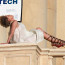 Sharon Stone v krkolomných pózách: S šedesátkou na krku jako řecká bohyně