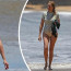 Julia Roberts na pláži předvedla stále štíhlou postavu: Na roli prostitutky by to už ale nejspíš nestačilo