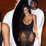 V téhle parádě Kim Kardashian nevyrazila na brigádu do nevěstince, ale na manželův koncert