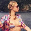 Paris Hilton předvedla sexy postavu v bikinách: Na rozdíl od mladší sestry je ale bez ženicha