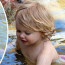 Oscarová herečka (47) vzala celou rodinu na koupaliště: V bazénu si užívala i s roční adoptovanou dcerkou