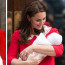 Třetí miminko Kate ukázala v jasně červených šatech. Podobně jako Lady Di prince Harryho před 33 lety