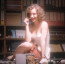 Takhle sexy brunetka v seriálu sváděla Jakuba Prachaře: Na stole a v negližé