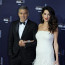 Těhotná Amal Clooney v Paříži dokonale zastínila manžela George: Každý si špital o jejím bříšku