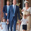 Křtiny prince Louise: Podívejte se na celou rodinku pohromadě. Kate vedle manžela a rozkošných dětí jen zářila