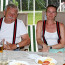 Karel Šíp s manželkou na zahradní párty: V bílém tílku vynikly kšandy i opálení