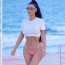 Kim Kardashian vystavila své pověstné křivky v titěrných tangách: Všimnete si jich vůbec na jejím pozadí?