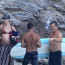 Herec (50) z filmových trháků a jeho těhotná manželka (30) se na pláži ukázali v plavkách
