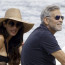 Rodinka jako ze žurnálu: George Clooney s Amal a dvojčaty vyrazil na ‚chatu‘ k jezeru Como