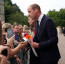 Dám ho Georgeovi: Moment, kdy holčička předá princi Williamovi medvídka Paddingtona, dojímá Brity