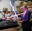 Boj o trůn? Princové Harry a William proti sobě zkřížili světelné meče ze Star Wars