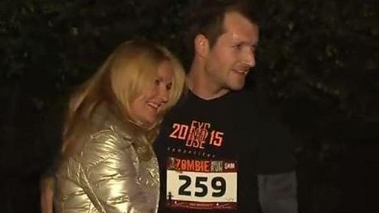 Vendula Pizingerová s manželem, který běžel závod.