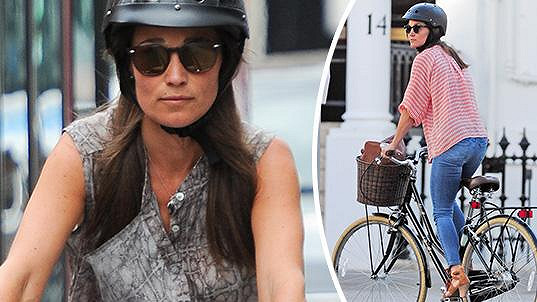 Pippa Middleton jezdí po Londýně na kole.