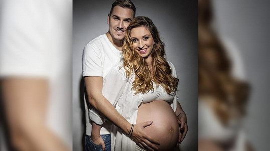 David Gránský a jeho manželka Nikola ještě před porodem pózovali na těhotenských fotkách.