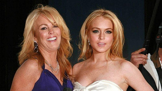 Lindsay Lohanová se svou matkou Dinou.