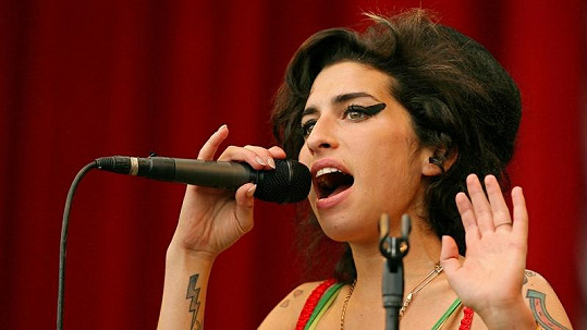 Zpěvačka Amy Winehouse.
