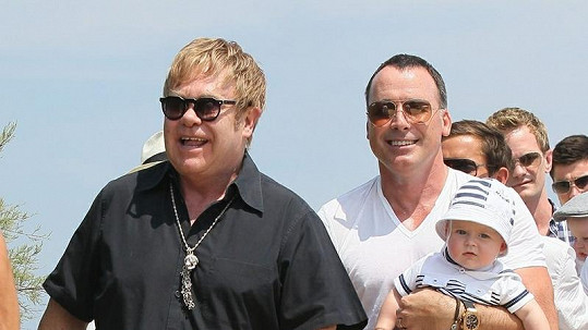Elton s Davidem jsou vzornými otci.