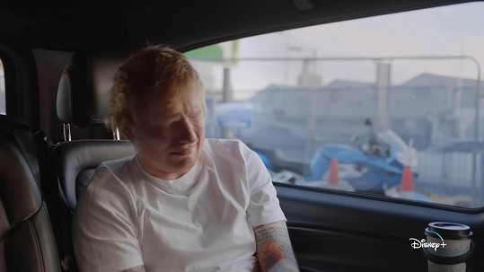 Ed Sheeran se rozplakal v novém dokumentu. 