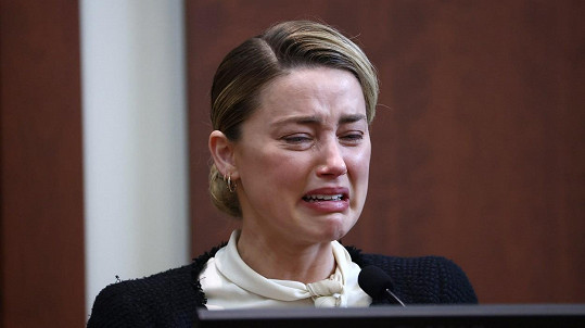 Emotivní výpověď Heard byla podle Deppových právníků hraná. 