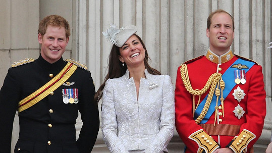 Princ Harry v anketě porazil i miláčky národa Williama a Kate.