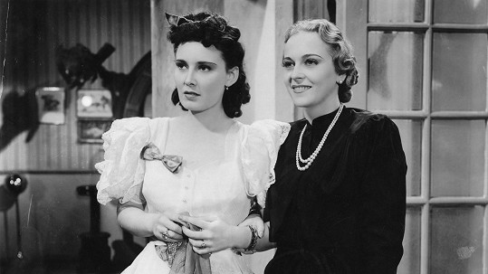 Lída Baarová a Zita Kabátová (vpravo) ve filmu Artur a Leontýna (1940)