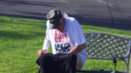Gary Busey a jeho podivné chování v parku...