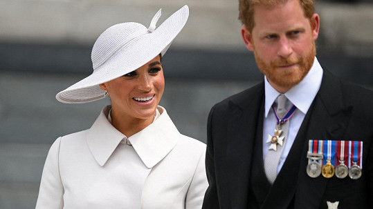 Princ Harry a Meghan během oslav královnina jubilea.
