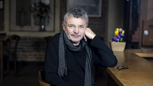 Jiří Štrébl hraje v Ulici Miloše Knoblocha, zedníka s romantickou duší.