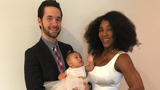 Serena s manželem a dcerkou