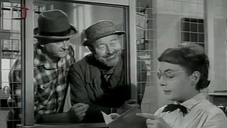 Jana Kvapilová si ve filmu uspořená libra (1963) zahrála se svým otcem Janem Werichem nebo Jiřím Sovákem.