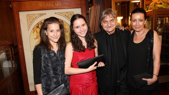 Pavel Soukup s manželkou a dcerami