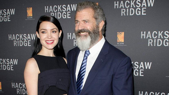 Mel Gibson má být opět tatínkem.
