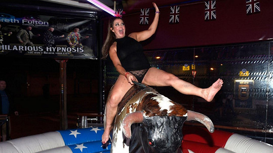 I Lisa Appleton má zkušenost s mechanickým býkem. (ilustrační foto)