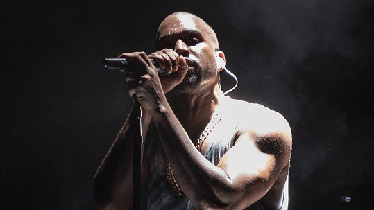Neomalený Kanye West si na koncertě v Sydney uřízl ostudu.