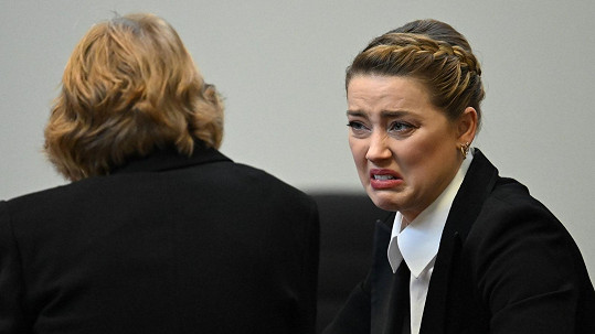Pokus o zrušení případu Amber Heard nevyšel. 