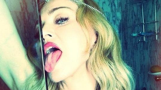 Madonna překvapila odvážnou fotkou.