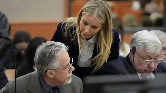 Gwyneth Paltrow po vynesení rozsudku zašla za lékařem Terrym Sandersonem...