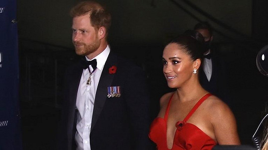 Princ Harry a vévodkyně Meghan zavítali do společnosti. 
