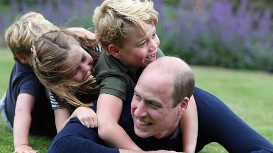 Princ William se svými potomky, princi Georgem a Louisem a princeznou Charlotte