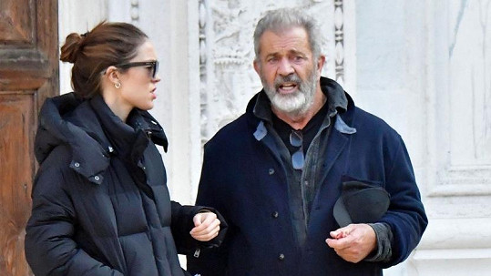 Mel Gibson s přítelkyní na romantické dovolené