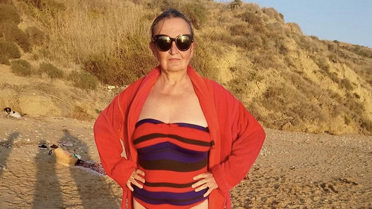 Eva Holubová potěšila fanoušky poslední fotkou od moře