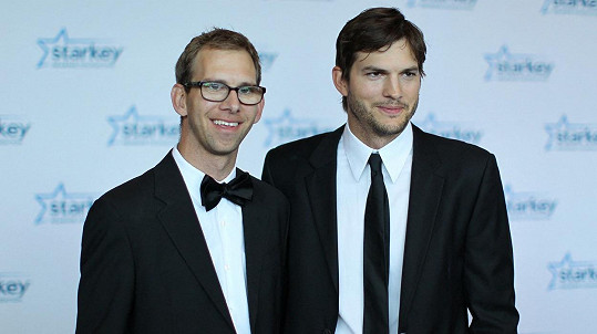 Ashton Kutcher a jeho bratr Michael