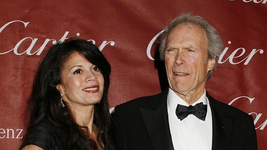 Clint a Dina Eastwoodovi se oficiálně rozešli.