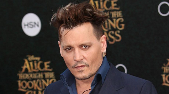 Johnny Depp by se měl trochu uskromnit...