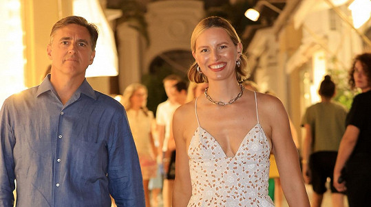 Karolína Kurková s manželem na Capri