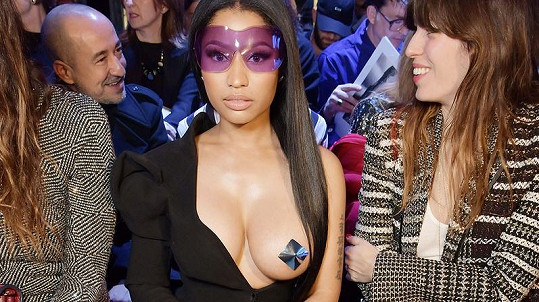 Nicki Minaj v první řadě na módní show v Paříži