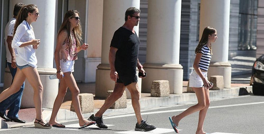 Má být nač pyšný: Sylvester Stallone se v Monaku chlubil svými třemi krásnými dcerami