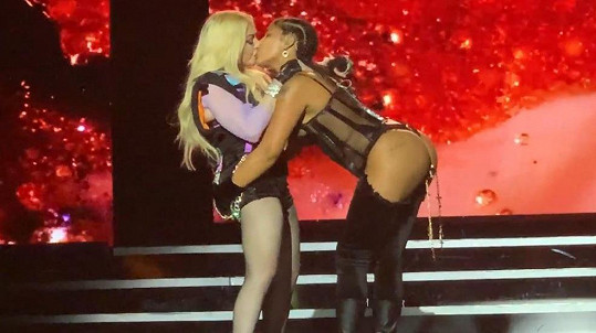 Madonna a Tokischa to na pódiu pořádně rozjely. 