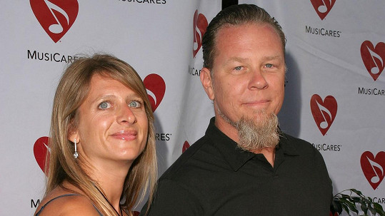 James Hetfield podal žádost o rozvod s manželkou Francescou.